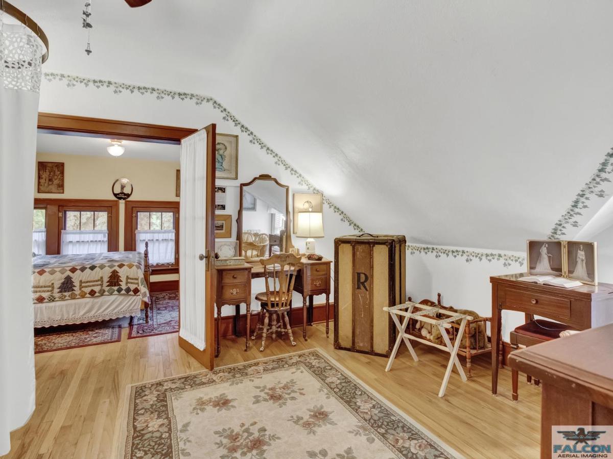 Robins Nest Bed & Breakfast Cody Zewnętrze zdjęcie